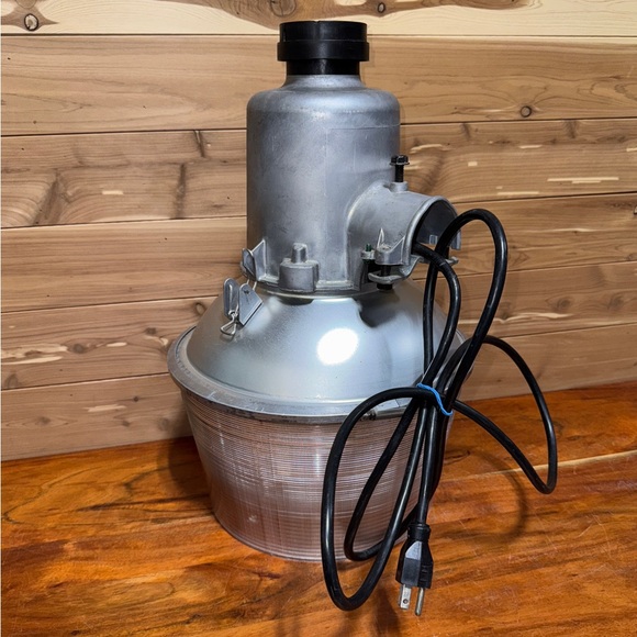 18” Aluminum LED Industrial Streetlight Security Pole Mountable Barn Lamp Light - Picture 3 of 12